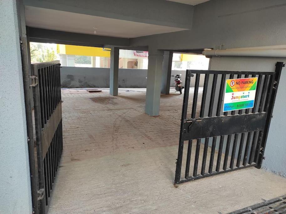 1bhk Ac Service 301