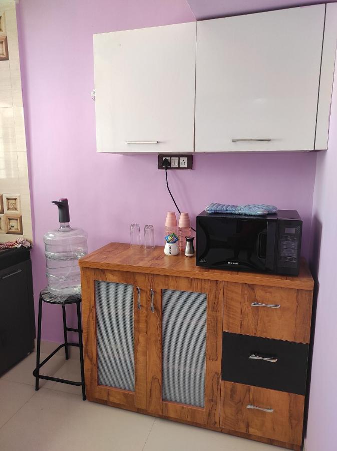 Apartment 1bhk Ac Service 301 *