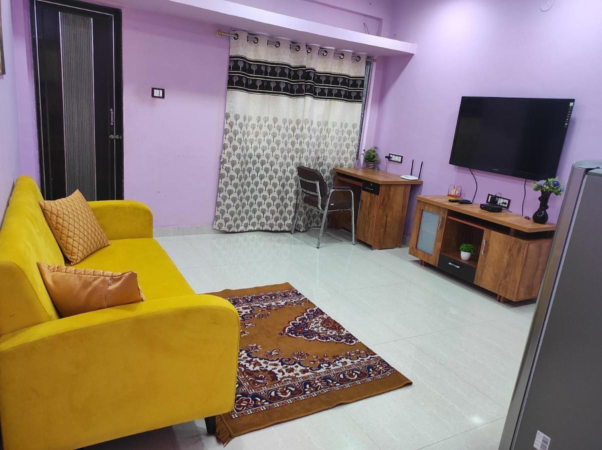 Apartment 1bhk Ac Service 301 *
