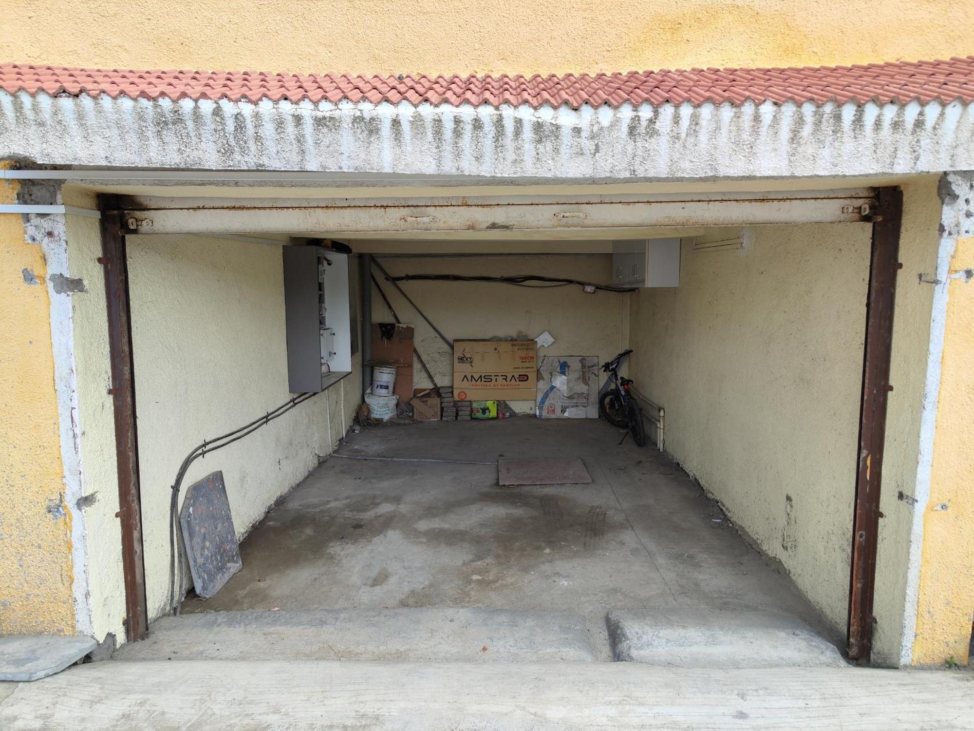 Apartment 1bhk Ac Service 301 *